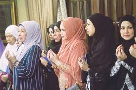 Sementara itu, suami siti, datuk seri khalid mohd jiwa bersyukur isteri tersayang hamil. Siti Nurhaliza S All Aglow