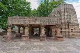Madwa mahal is located in a 1 km vicinity of the main temple complex. Commemorating Royal Matrimony Madwa Mahal Of Kawardha Sahapedia