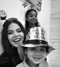 Khloé Kardashian 添加了1 张新照片。