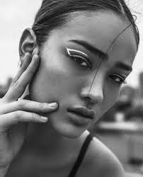 Black And White Graphic Eyeliner White Graphic Eyeliner Classic Makeup Looks Classic Makeup Graphic Eyeliner