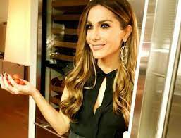 Παραδέχεται την ηλικία της on camera. Ti Dhlwse Gia Thn Hlikia Ths H Despoina Bandh