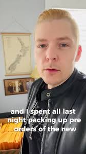 Was great to meet Chris Distin from Duesenberg at our show tonight. Love  the instruments they make and proud to play them. @iduesenberg  @duesenbergguitars #duesenberg