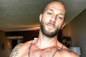 There's just too much skin above the shoulders and nothing to break it up. 18 Reasons Why Dating A Bald Man Is The Smartest Decision You Ll Make All Year