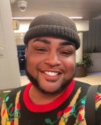 What's nog without a little nig? My folks over at @issanignogholiday tryna  get you in Holiday spirit ☃️❄️🎁🦌🎄 Get you a sip and get LIT for the  holidays 😎 Nig Nog is