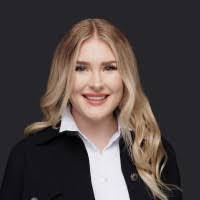 Suzanne Rue's Instagram, Twitter & Facebook