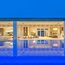 See where she lives with boyfriend tristan thompson and daughter true, next door to her mum kris jenner. Kuwtk Takes Us Inside Kris Jenner S Breathtaking Palm Springs Holiday Home