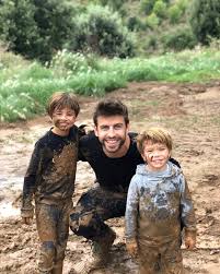 #halftime #shakira #jenniferlopezpresentación completa del entre tiempo del súper bowl, son shakira, jeniffer lópez, j balvin, bad bunny, y la participación. Hijo De Shakira Escribe Tierno Poema Dedicado A Su Papa Gerard Pique