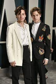 Dylan thomas sprouse and cole mitchell sprouse (born august 4, 1992) are american actors. Kann Lili Reinhart Freund Cole Und Twin Dylan Unterscheiden Promiflash De