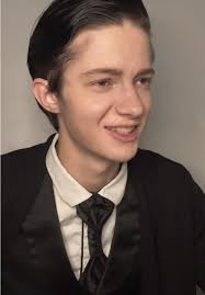 it's the 𝓫𝓪𝓫𝓸𝓸𝓷.... this is a 𝓷𝓲𝓬𝓮 𝓱𝓸𝓾𝓼𝓮𝓱𝓸𝓵𝓭 😁 //  #sherlock #sherlockholmes #granadaholmes #sherlockholmesgranada #sherlocktok