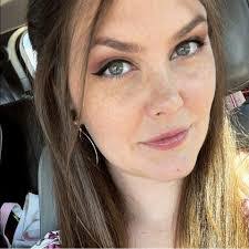 Alyssa Tennyson's Instagram, Twitter & Facebook