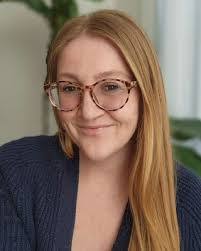 Julie Nilsen's Instagram, Twitter & Facebook