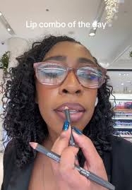 Mac Lip Liner Root for Me Dark Skin