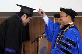 Pendidikan dasar i terbuka untuk umum dan dapat diikuti oleh siapa saja yang berminat. Sthi Jentera Gelar Wisuda Sarjana Angkatan Pertama Hukumonline Com