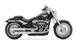 As striking as it is simple, it features the iconic hd bar and shield logo in vibrant orange and white set on a black matte coated body. Harley Davidson Softail Fat Boy 114 2021 Farben Und Preise