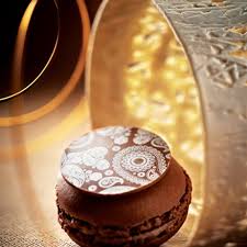 Lenotre Macaron Chocolat A La Compotee De Poire Http Www Lenotre Com Macaron Chocolat Lenotre Macaron