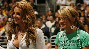 She later addressed the situation again in response to another commenter, who said the spears family should speak up to clarify all these assumptions about britney's health. Britney Spears Sister Jamie Lynn Defends Her Amid Hospitalization
