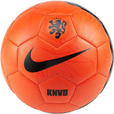 In nederland is er een heel scala aan providers die het ek voetbal in 4k en met hdr beschikbaar maakt, maar dat betekent nog niet dat elke klant daar ook automatisch gebruik van kan maken. Nike Nederland Prestige Voetbal Oranje Intersport Nl