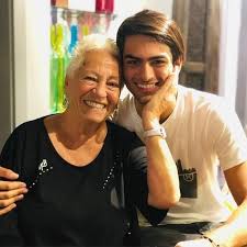 𝓜𝓪𝓽𝓽𝓮𝓸 𝓑𝓸𝓬𝓮𝓵𝓵𝓲 On Instagram Today It S About Family Love Grandma S Love Oggi Si Tratta Dell Amore Familiar Singer Andrea Opera Singers
