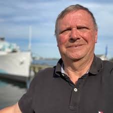 Barry Walker (@rbarrywalker)