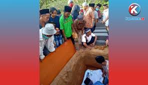 Dengan rupiah indonesia adalah mata uang dalam indonesia (id, idn). Kupas Tuntas Tangis Haru Keluarga Pekerja Migran Yang Meninggal Tersengat Listrik Di Malaysia