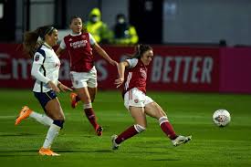 Vivianne miedema takes on lisa evans in the newest episode of 'what do you know?'. Vitality Womensfacup Late Lisa Evans Hat Trick Sees Gunners Through Shekicks