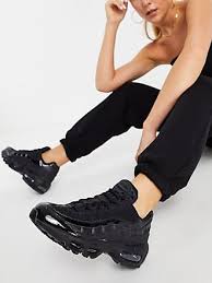 Das flexible material passt sich individuell an deine fußform an und sorgt auch bei den tiefsten temperaturen vor der tür für ein kuschelig warmes. Nike Schuhe Fur Damen Sale Bis Zu 53 Stylight