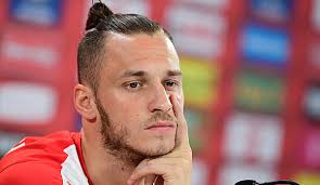 Pošto je postigao gol arnautović je brzo rešio da se ne raduje arnautović napao makedonskog albanca nasred meča, onako kako on to čini u premijer ligi. Arnautovic Optimistisch Vor Turnierstart