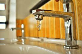 how much water does a faucet use