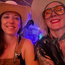 E.Louise Larson (@elouiselarson) • Instagram photos and videos