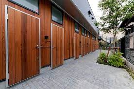 普通のアパートとは違う ちょっとした気遣いとデザインで進化したアパート 物件ファン アパートの玄関 アパート 建築デザイン