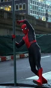 Tom Holland Dons Spider Man Far From Home S Costume While Filming With Zendaya In Nyc Spiderman Marvel Spiderman Spiderman Comic