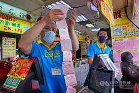 Jun 14, 2021 · 体彩大乐透第21066期奖号为：24 26 29 34 35 + 09 11，前区奖号质合比为1:4，和值为148，跨度为11。后区奇偶比为2:0，大小比为2:0。 Hlwsylk Cuff4m