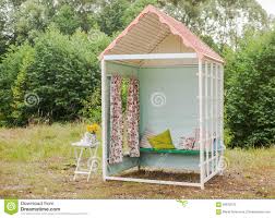 Las mejores ideas si buscáis inspiración para decorar en casa vuestras propias invitaciones de. Pequena Casa De Madera Hecha A Mano Decoracion De La Boda Foto De Archivo Imagen De Mano Pequena 60912570