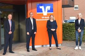 Er ist immer auch kollege, der das gespräch mit anderen sucht, der klartext spricht, ohne sich zu verbiegen, sein wissen teilt und das hütet, was ihm. Vr Bank Eroffnet Neue Filiale In Burlo