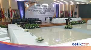 Demikian tadi informasi terbaru mengenai foto jokowi dan kh ma'ruf amin resmi yang dirilis pemerintah untuk disosialisasikan kepada masyarakat indonesia dan digunakan baik di lingkungan. Begini Suasana Persiapan Kpu Jelang Penetapan Presiden Terpilih