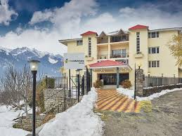 Built in a himalayan style with plenty of wooden influences, this boutique hotel offers chic accommodation with both rooms and apartments available. Resort Club Mahindra Snow Peak Manali Manali India Booking Com