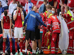 Συγκλονισμένοι παίκτες, φίλαθλοι και τεχνικά τιμ είδαν τον κρίστιαν έρικσεν να «καταρρέει» στο χορτάρι, χάνοντας τις αισθήσεις του, χωρίς να έχει προηγηθεί κάποια σύγκρουση ή μαρκάρισμα. Xbcoboq Cz1vm