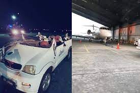 Solat di dalam kapal terbang boleh dikerjakan dalam keadaan berdiri di kabin belakang (ketika waktu tenang) dan dalam keadaan duduk. Kapal Terbang Langgar Kereta