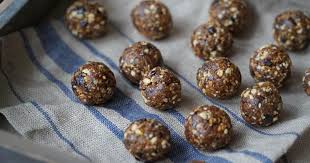 Spekulatius Energyballs Mit Getrockneten Pflaumen Rezept Getrocknete Pflaumen Weihnachtsbackerei Spekulatius