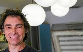 Des luminaires insulaires créés par Bo Glass Studio à Locmaria