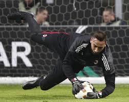 197 Mentions J Aime 1 Commentaires Gianluigi Donnarumma Fan Page Donnarummateam Sur Instagram Ready To Milanaek Goalkeeper Ac Milan Milan