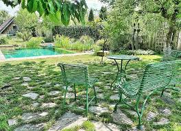 Naturpool Mit Schattenplatz In 2020 Schwimmteich Natur Pool Naturschwimmbecken