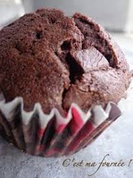 C Est Ma Fournee Les Muffins Au Chocolat Qui Vous Feront Oublier Le Starbucks Muffin Chocolat Recette Gateaux Et Desserts