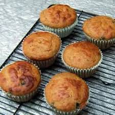 Muffins Legers A La Banane Et Aux Bleuets Recette Alimentation Idee Recette Nourriture Delicieuse