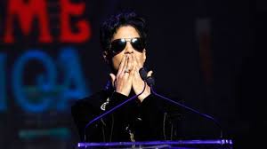 Il aurait été victime d'un avc en descendant d'un train à la gare de metz, alors qu'il revenait de paris pour des raisons professionnelles. Le Chanteur Prince Est Mort A L Age De 57 Ans L Express
