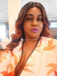 Introduction and photo sharing in a community group