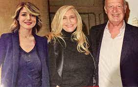 Classe 1968, è nata dalla relazione della conduttrice con l'attore francesco ferracini, morto nel 2016. Mara Venier Ho Ritrovato Mia Figlia Elisabetta Bollicine Vip