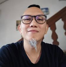 Choose one. 😮 📷 Alex Lim