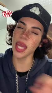 Kit Kat Mister Fister