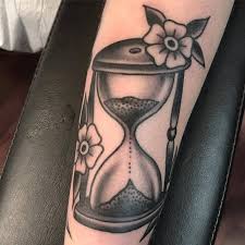 Usually, that means you're going to spend a few extra dollars for the good stuff, but when you think about it, in the long run. 1001 Ideen Und Bilder Zum Thema Sanduhr Tattoo Sanduhr Tattoo Sanduhr Tattoos Sanduhr Tattoo Bedeutung